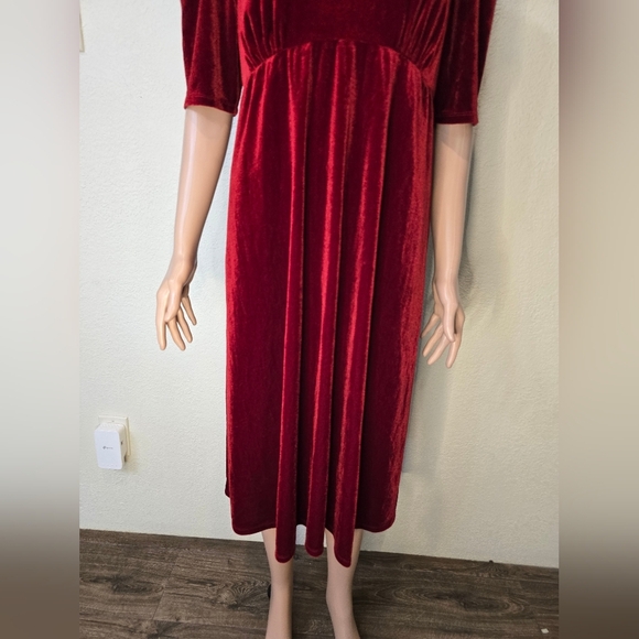 Maternity New INGRID & ISABEL dressWomens Red Velvet Short Sleeve Mid… - Picture 5 of 9